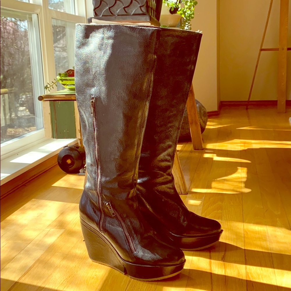 Tall, women’s leather platform boot